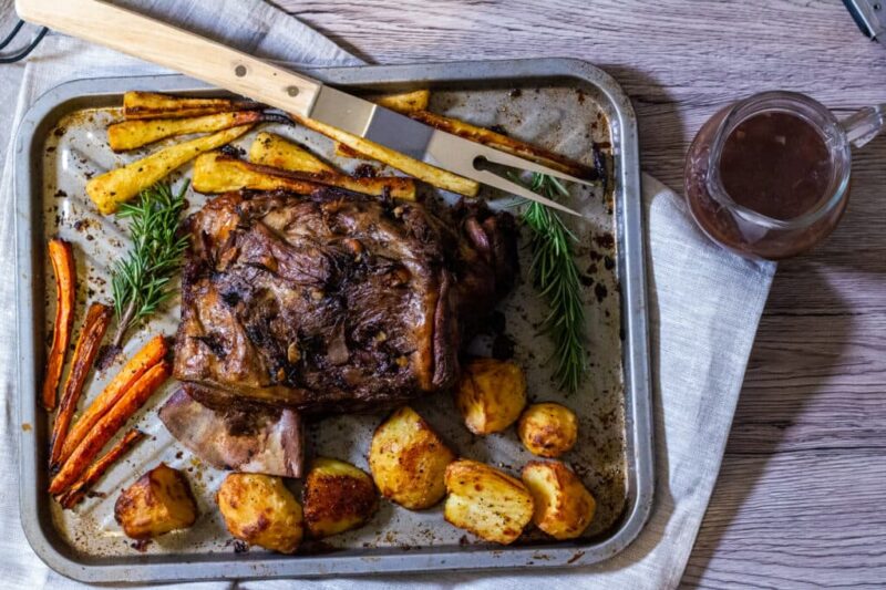 Ultimate Slow-Cooker Roast Lamb: 5Tender, Juicy, Melt-in-Your-Mouth Perfection!
