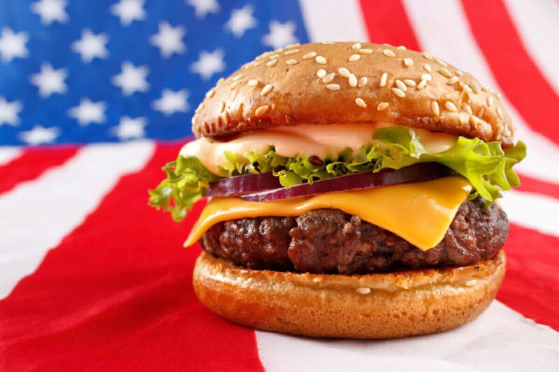 The Ultimate Guide to the US Burger: History, Regional Twists, Iconic Spots, and Homemade Recipes in 2025