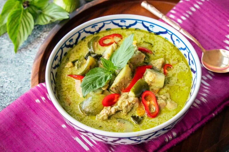 7-Ingredient Authentic Thai Green Chicken Curry Recipe (Gaeng Khiao Wan Gai) – Spicy, Creamy, Explosively Flavorful in Just 30 Minutes